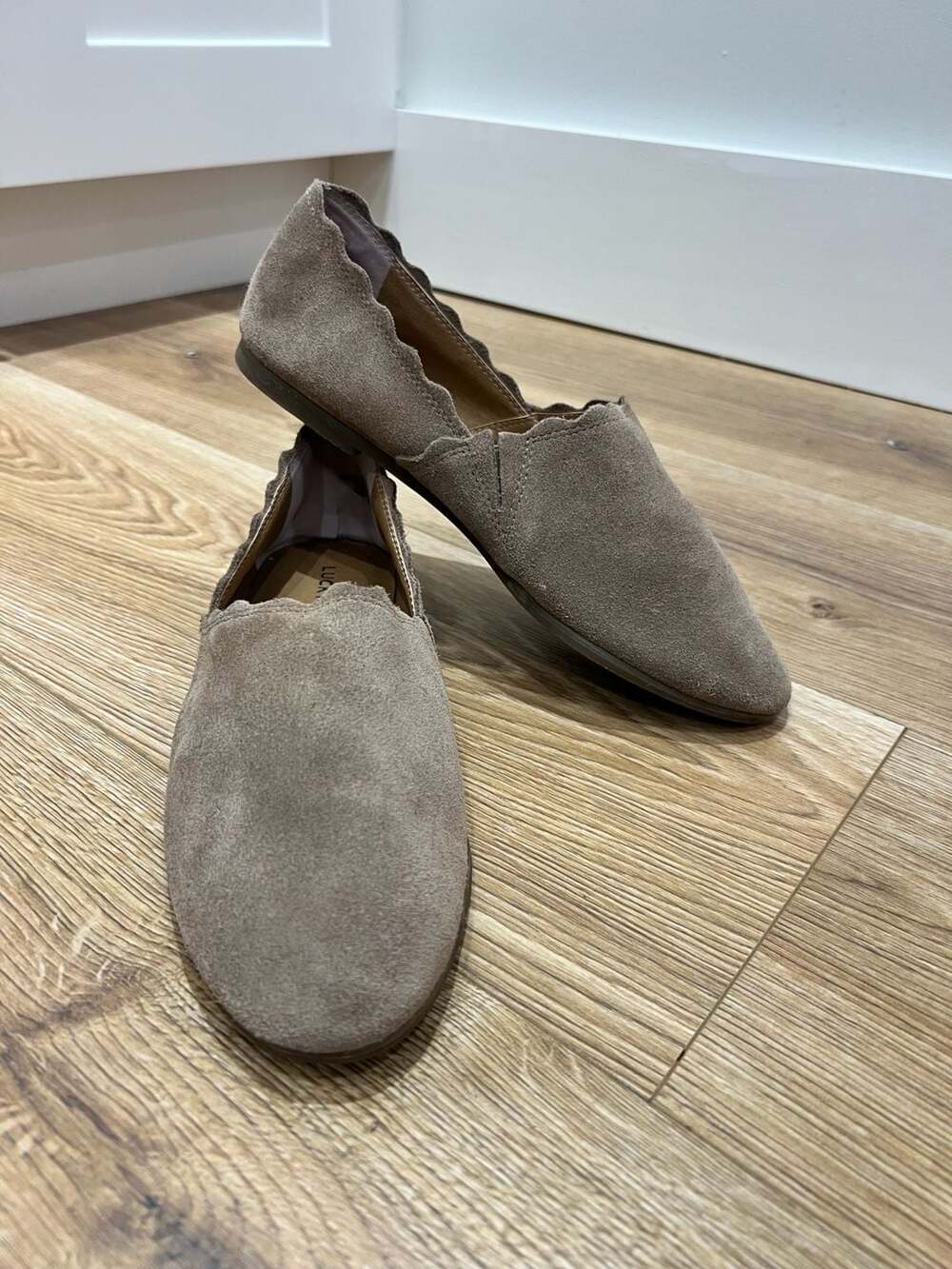 Lucky Brand Cloey Flat Size 7.5 M/38 Taupe Suede Scalloped Slip-On Shoes